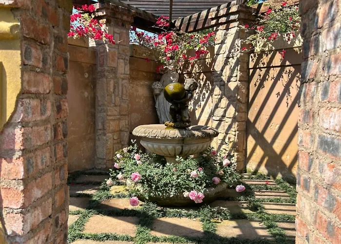 La Casa Nostra Villa Rose Garden Amore