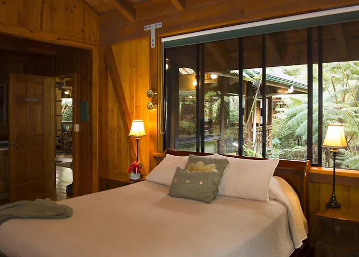 Volcano Village Lodge