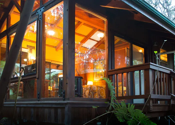 Volcano Village Lodge
