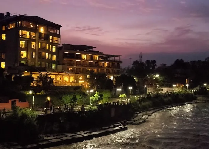Central hotel: Ganga Kinare- A Riverside Boutique Resort, Rishikesh