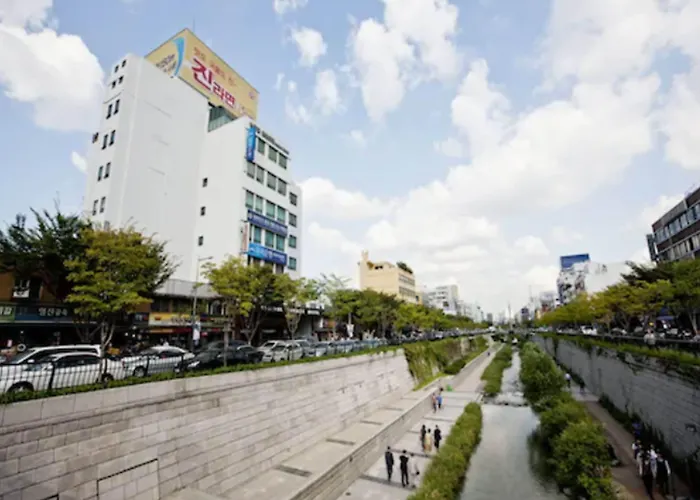 Cheap hotel: Central Tourist Hotel