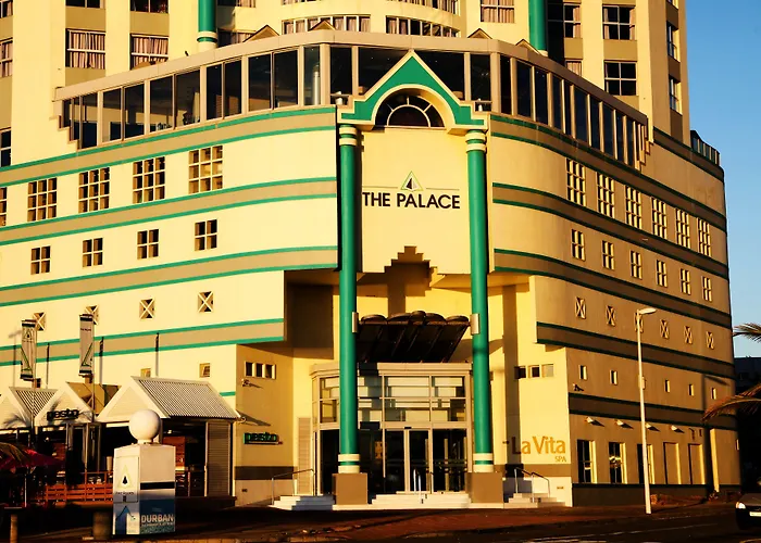 Jacuzzi hotel: First Group The Palace All-Suite