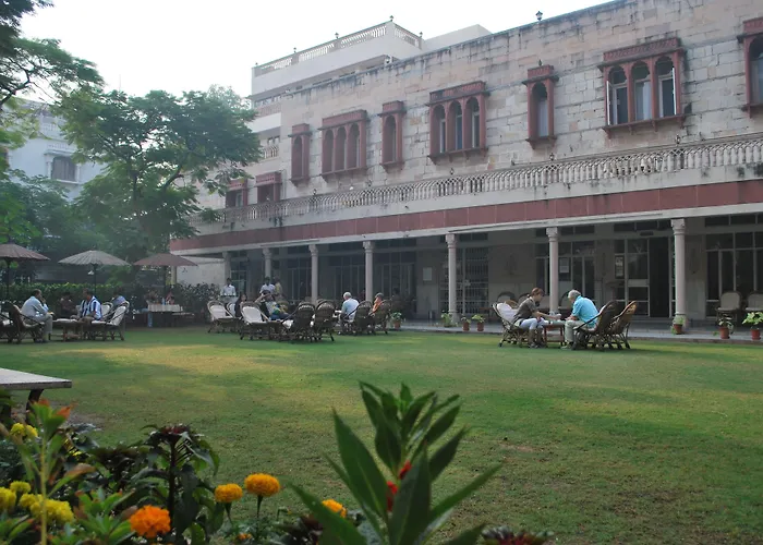 Luxury hotel only: Hotel Arya Niwas