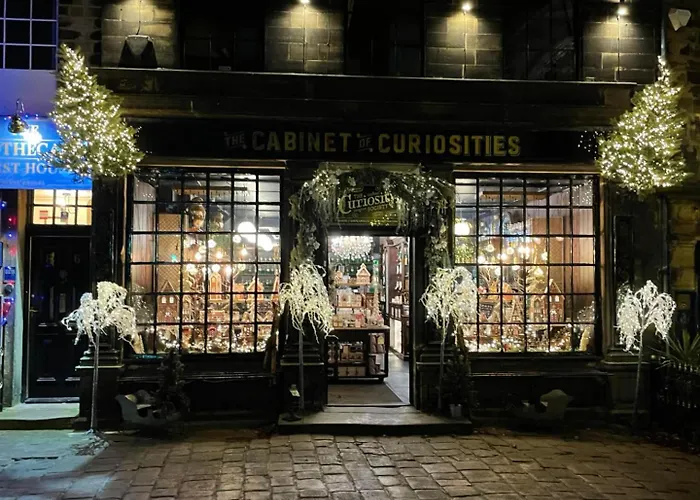 Pet Friendly hotel: Hedgehog Cottage With Garden In Bronte Village!