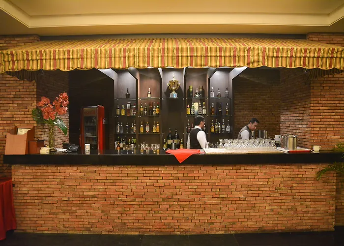 Casino hotel: Citystate Tower Hotel