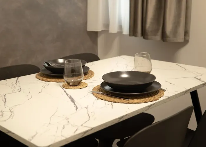 Domino Suite House