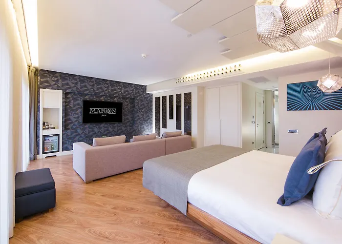 Luxury hotel only: Maroon Hotel Pera