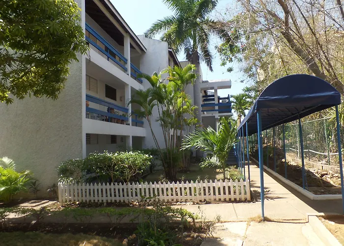 Hotel with pool: Garden Beach Studios At Montego Bay Club