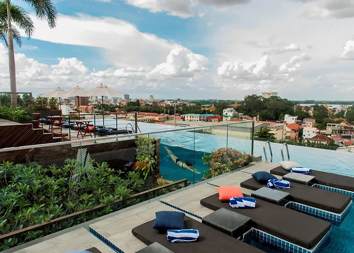 Luxury hotel only: Aquarius Hotel And Urban Resort