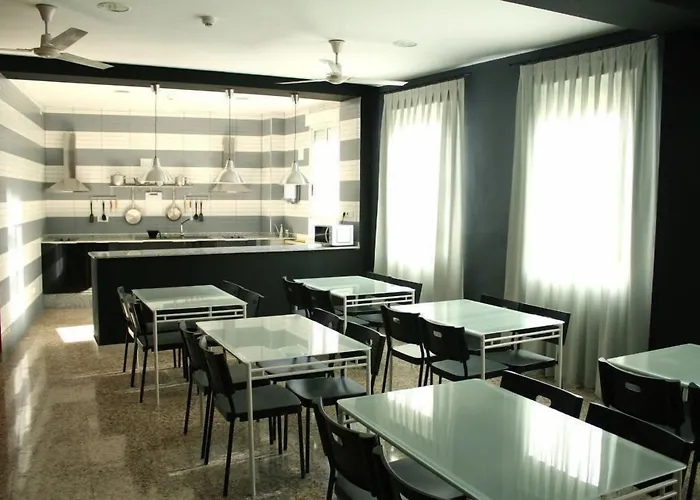 The Hostels Quart Youth & Apartments