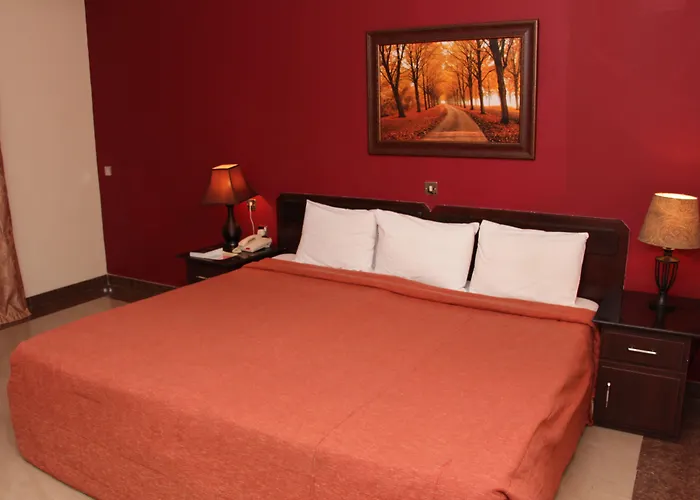 Hotel with pool: Agura Hotel
