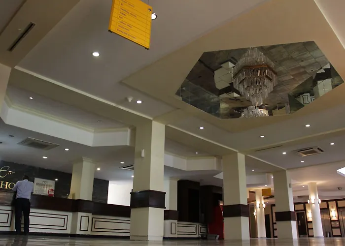 Hotel with pool: Agura Hotel