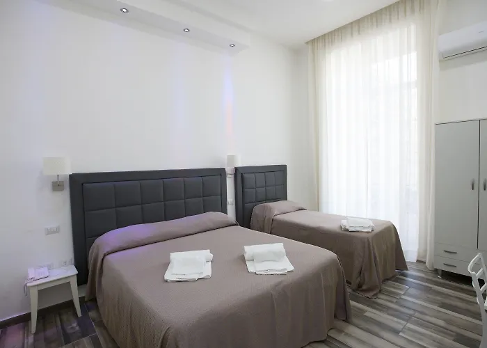 Hotel: Napoli Garibaldi Square