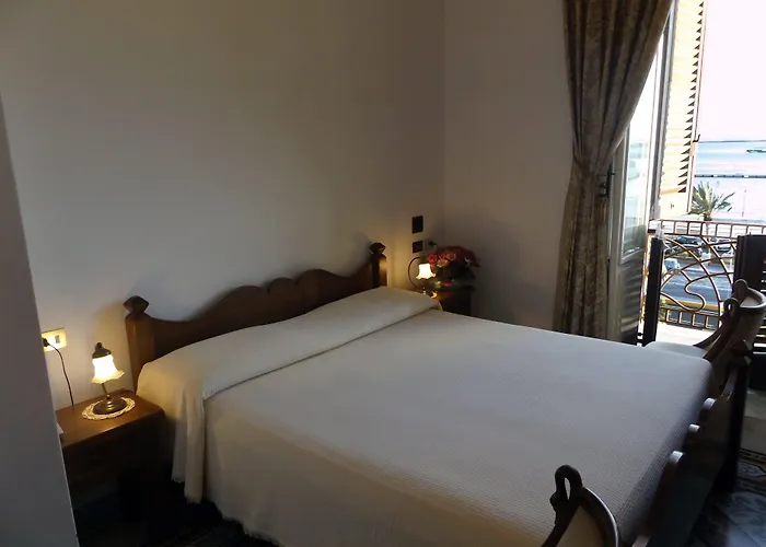 Hotel sulla spiaggia: Hotel AeR BJ Vittoria