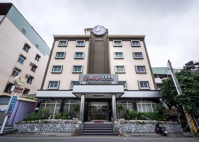 Cheap hotel: Golden Phoenix Hotel