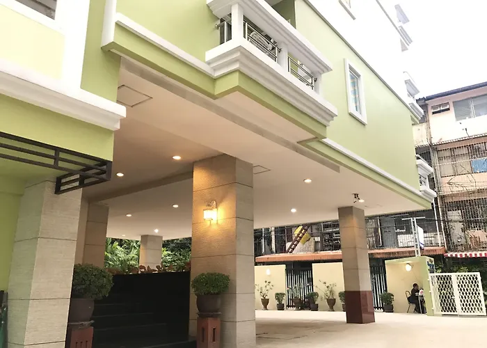 14 Place Sukhumvit Suites