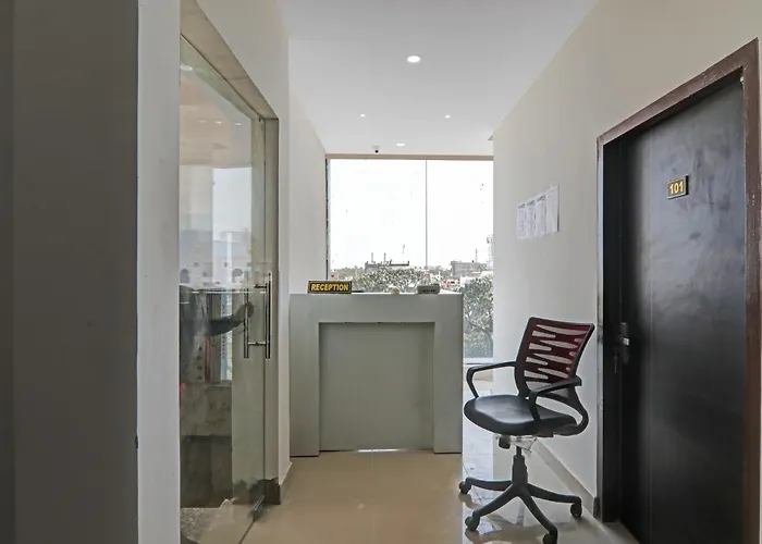 Airport Hotel: Hotel O Rudra Palace Near Phoenix United Lucknow