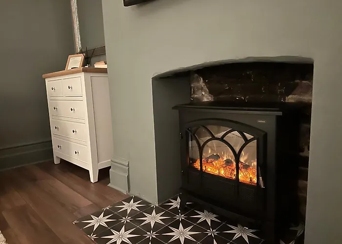 The Garden Flat - Newly Refurbished Throughout
