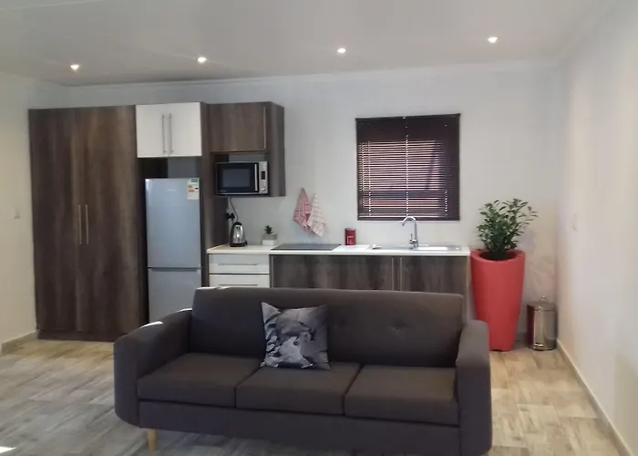 Mayberrypark Guest Lodge