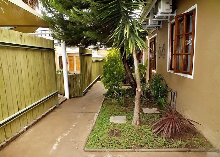 Uzuri Guesthouse Cc