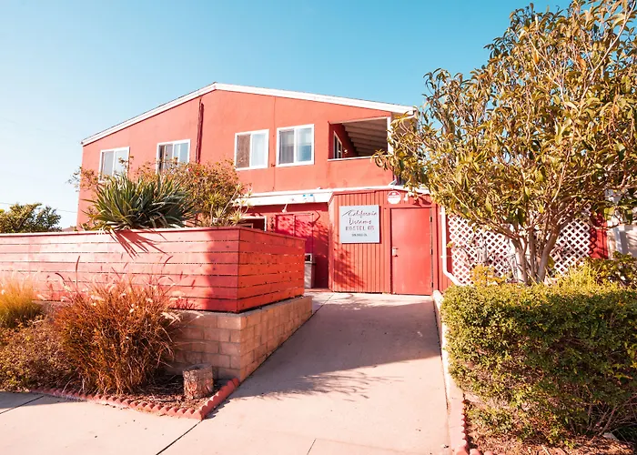 Hotel near College: California Dreams Hostel - Ocean Beach