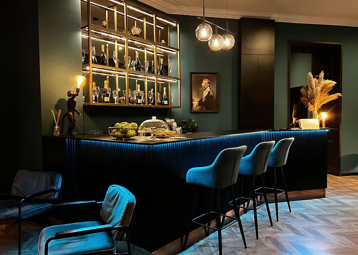 Hotels With Four Stars Rumor Rooms