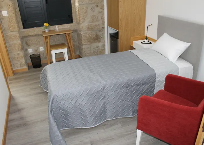 Alojamento Girassol - Guest House - Quarto Com Casa De Banho Privativa