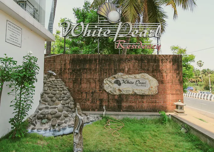 Airport Hotel: White Pearl Residency