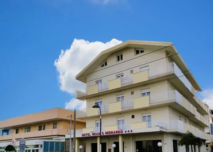 Gran San Bernardo - RICCIONE - FRONTE MARE CON CUCINA