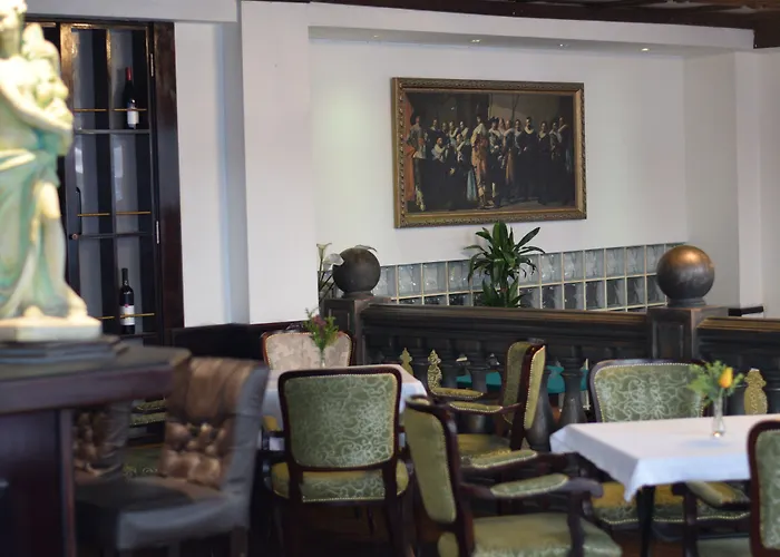 Queen'S Astoria Design Hotel