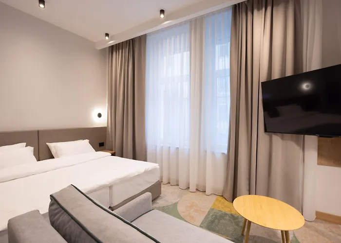 Hop Inn Rooms & Suites