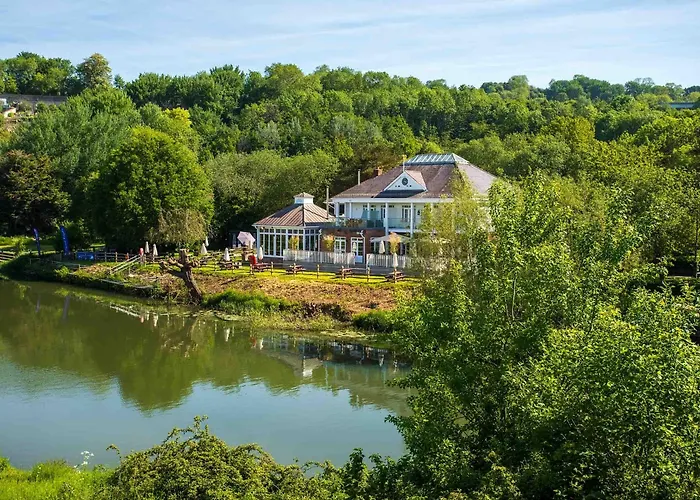 Pet Friendly hotel: The Boathouse