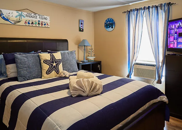 Pleasant Days Lodging Tropical Master Suite