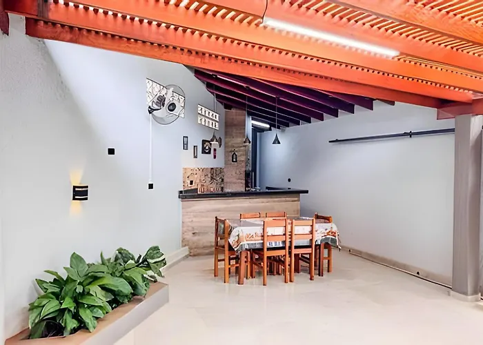 Casa no Jd Oriental, ar condicionado e vaga