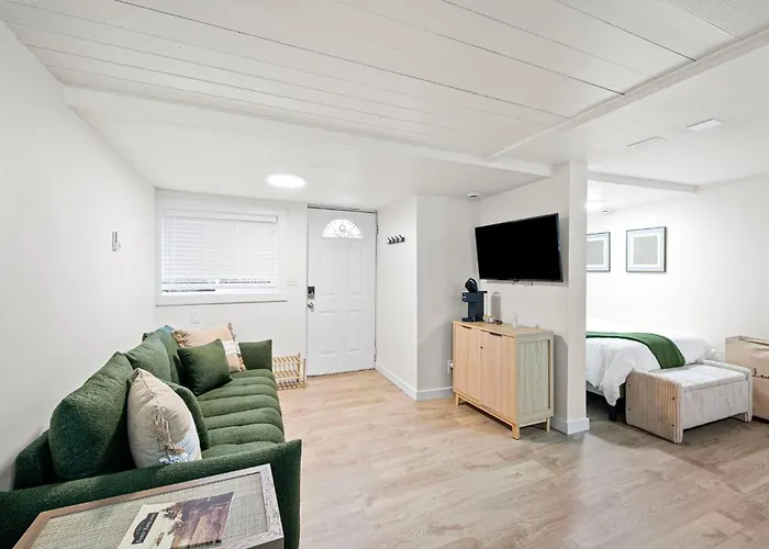 Juanita Bay Cottages B2