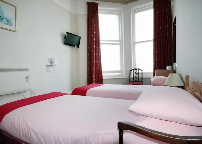 Hotel: Oyo Marine Parade Hotel, Eastbourne Pier