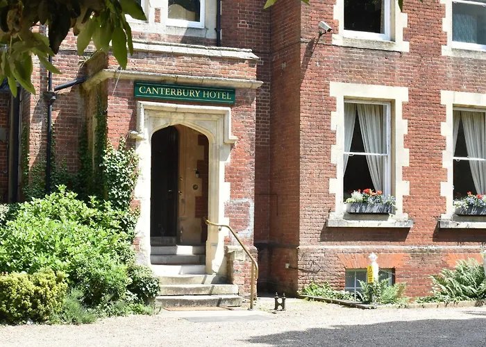 Pet Friendly hotel: Canterbury Hotel Cottages And Apartment'S