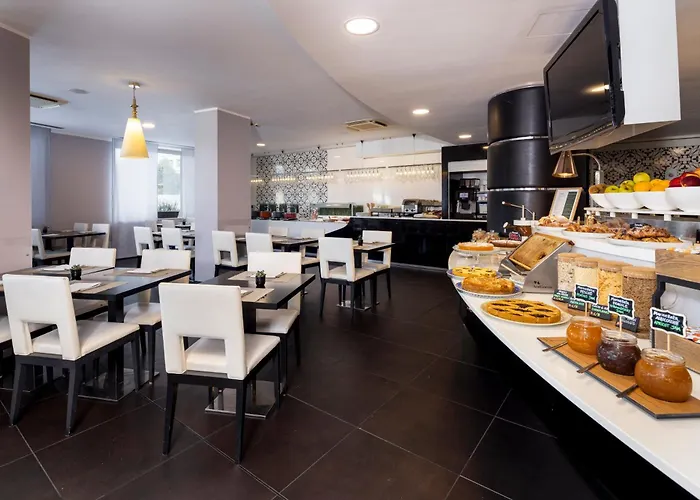  Holiday Inn Genoa City By Ihg