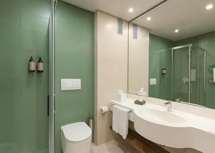 Hotel con piscina: Hotel Delfino Taranto