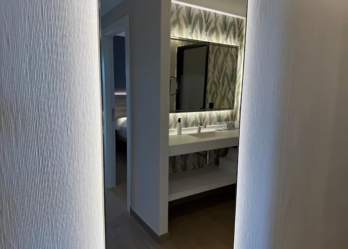 Hotel com jacuzzi: Hotel Delfin Azul