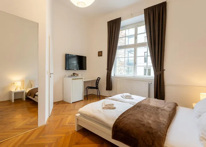 Urban Rooms--Free Parking--