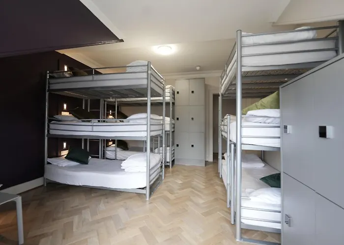 Hostel: Revolver Edinburgh