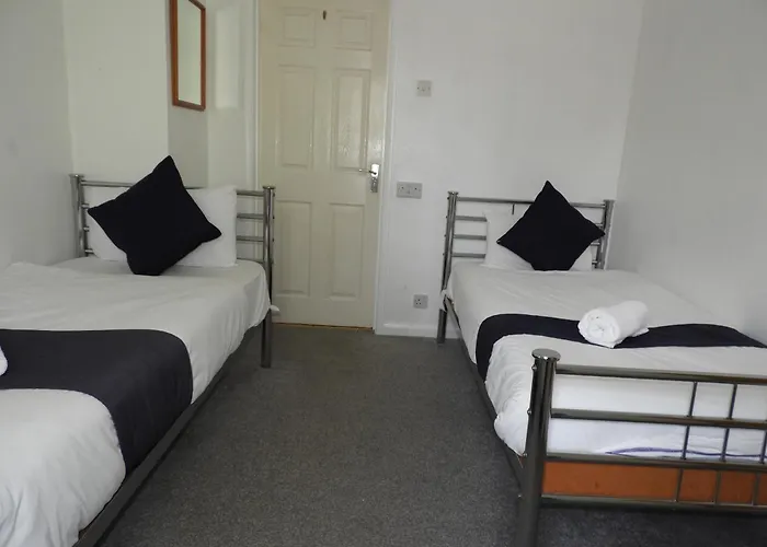 All Seasons Gatwick Guest House & Parking