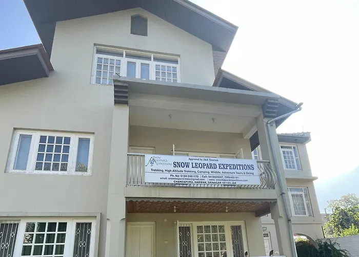 Snow Leopard Lodge