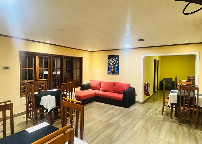 Hotel with Tennis: Blue Moon Hotel