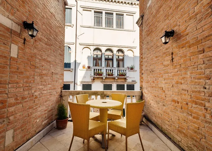 Casa Dei Pittori Venice