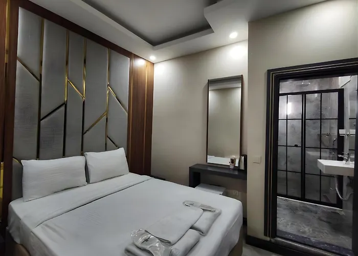 Golden Pera'S & Spa