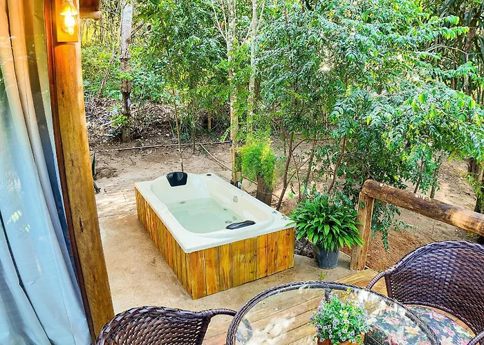Aruana Suites com Cafe da manha,Piscina, Reserva Natural da Sapiranga 5km da Vila de Praia do Forte