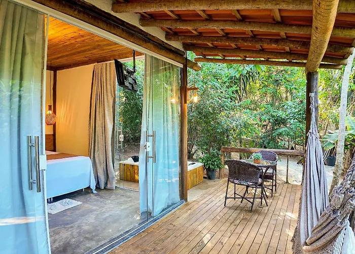 Aruana Suites com Cafe da manha,Piscina, Reserva Natural da Sapiranga 5km da Vila de Praia do Forte