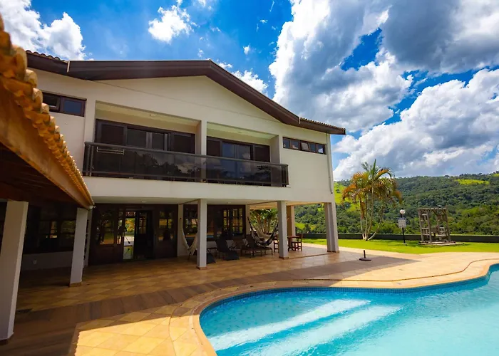 Hotel com piscina: Pousada Costa Rielli